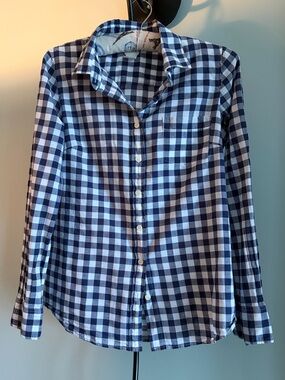 J. CREW 
STRIPED BUTTON DOWN BOYFRIEND SHIRT